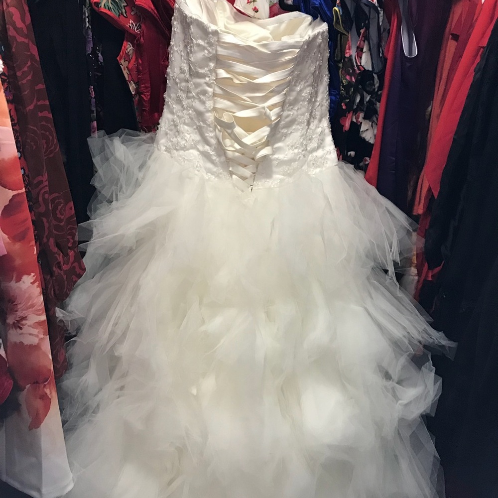 Brand NEW wedding dress/gown with corset/Veil set - Picture 4 of 7